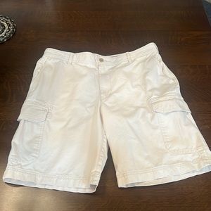 IZOD Men’s Cargo Shorts. Size 36. Light Tan.